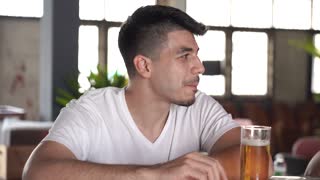 5051960-uhd_3840_2160_25fps.mp4 at 4.54s