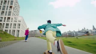 Ai_ki_-_Ready_When_You_Are_FR_.mp4 at 1.61s